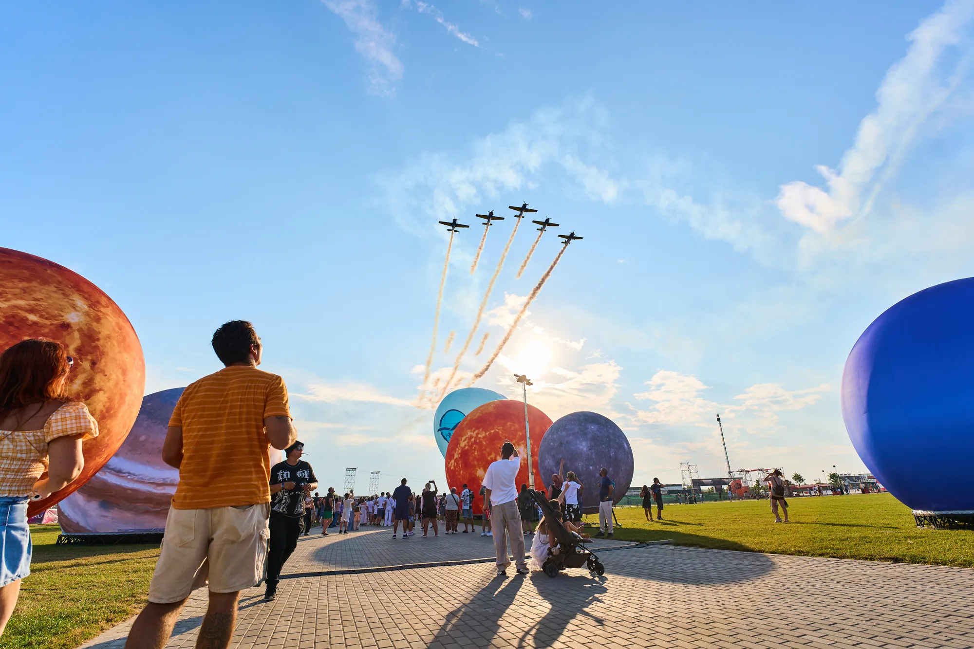 Show aviatic deasupra Promenadei