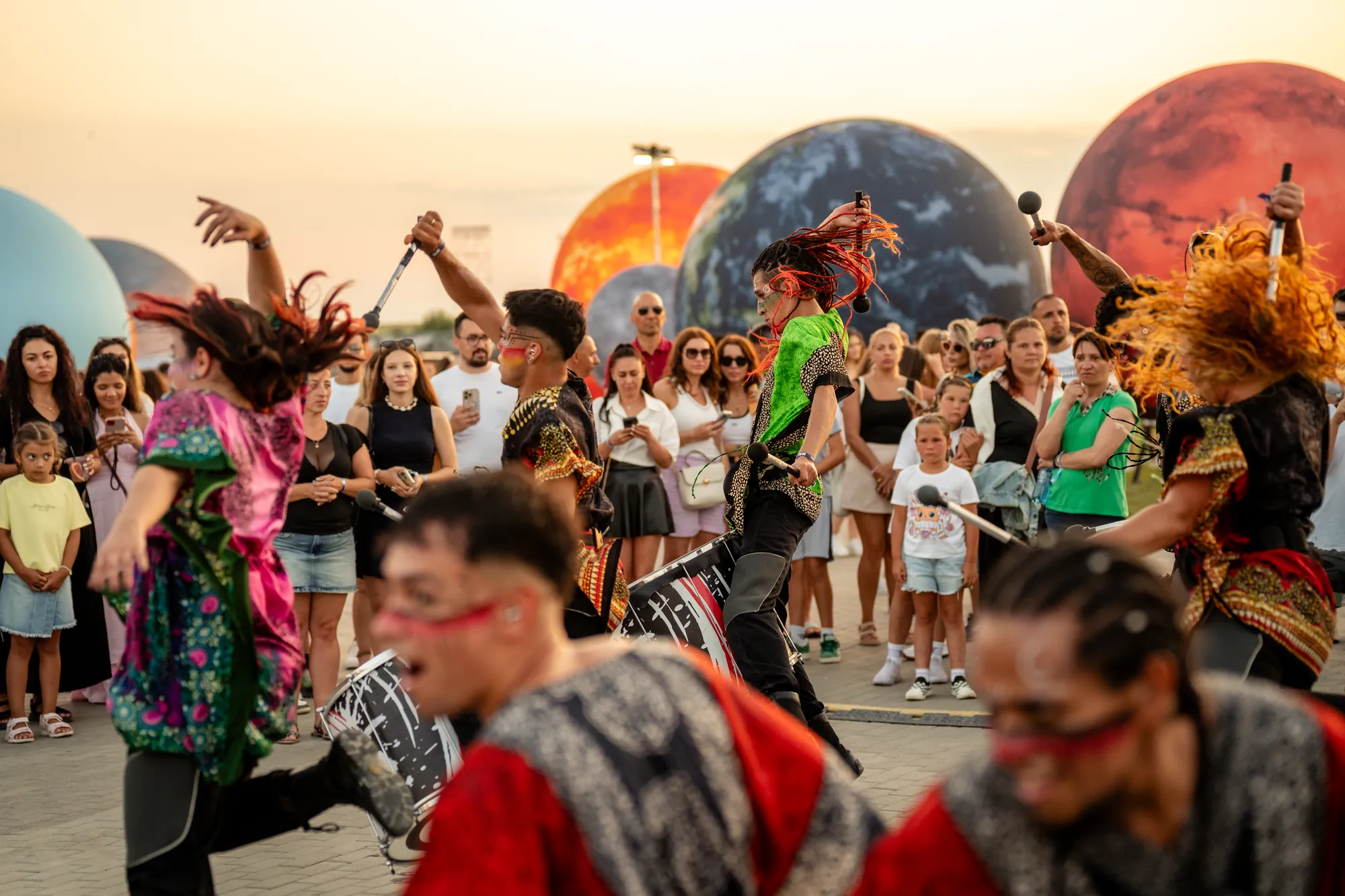 Parada costumată printre planete