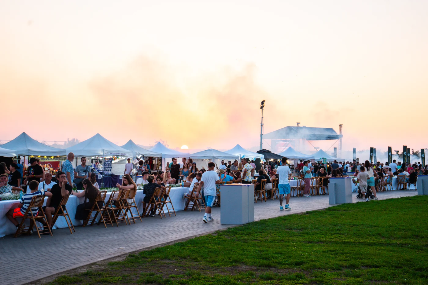 Zâmbete și energie de festival